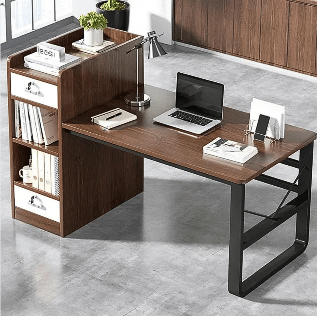 Bureau avec étagère sur le côté