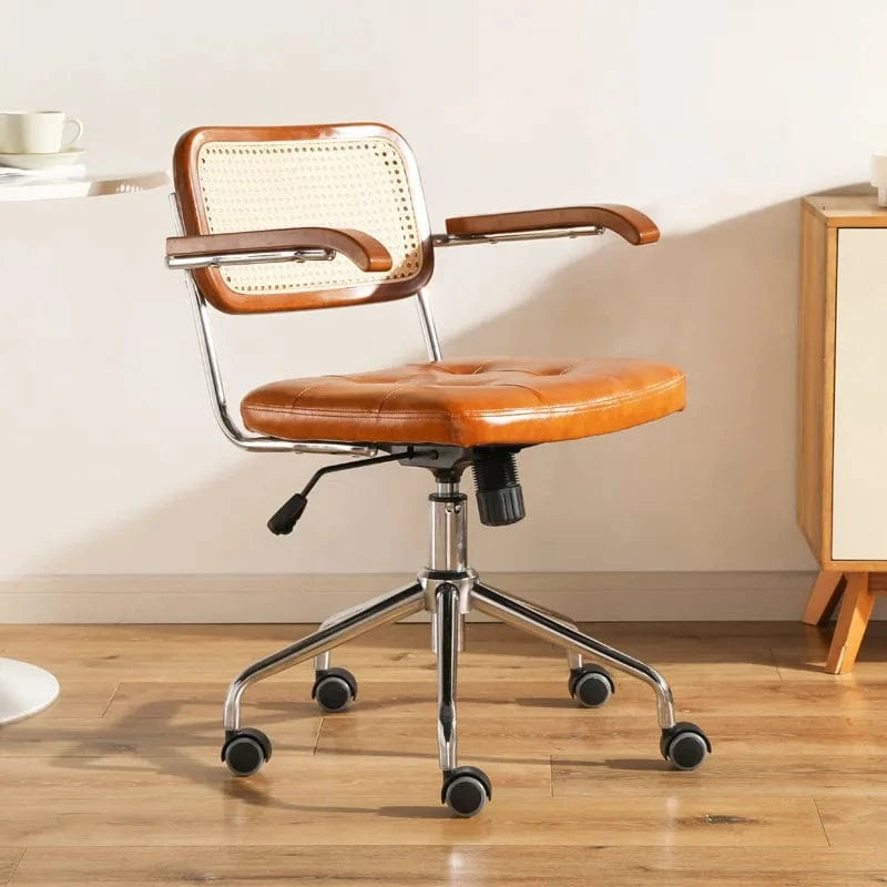 Chaise cuir et bois vintage
