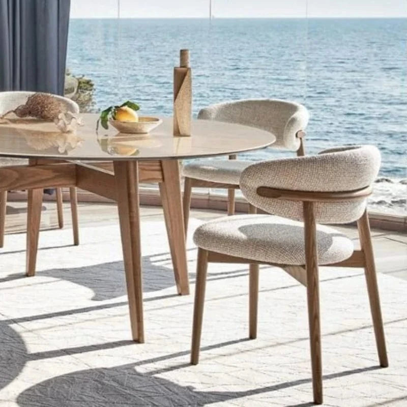 Chaise en bois massif design nordique