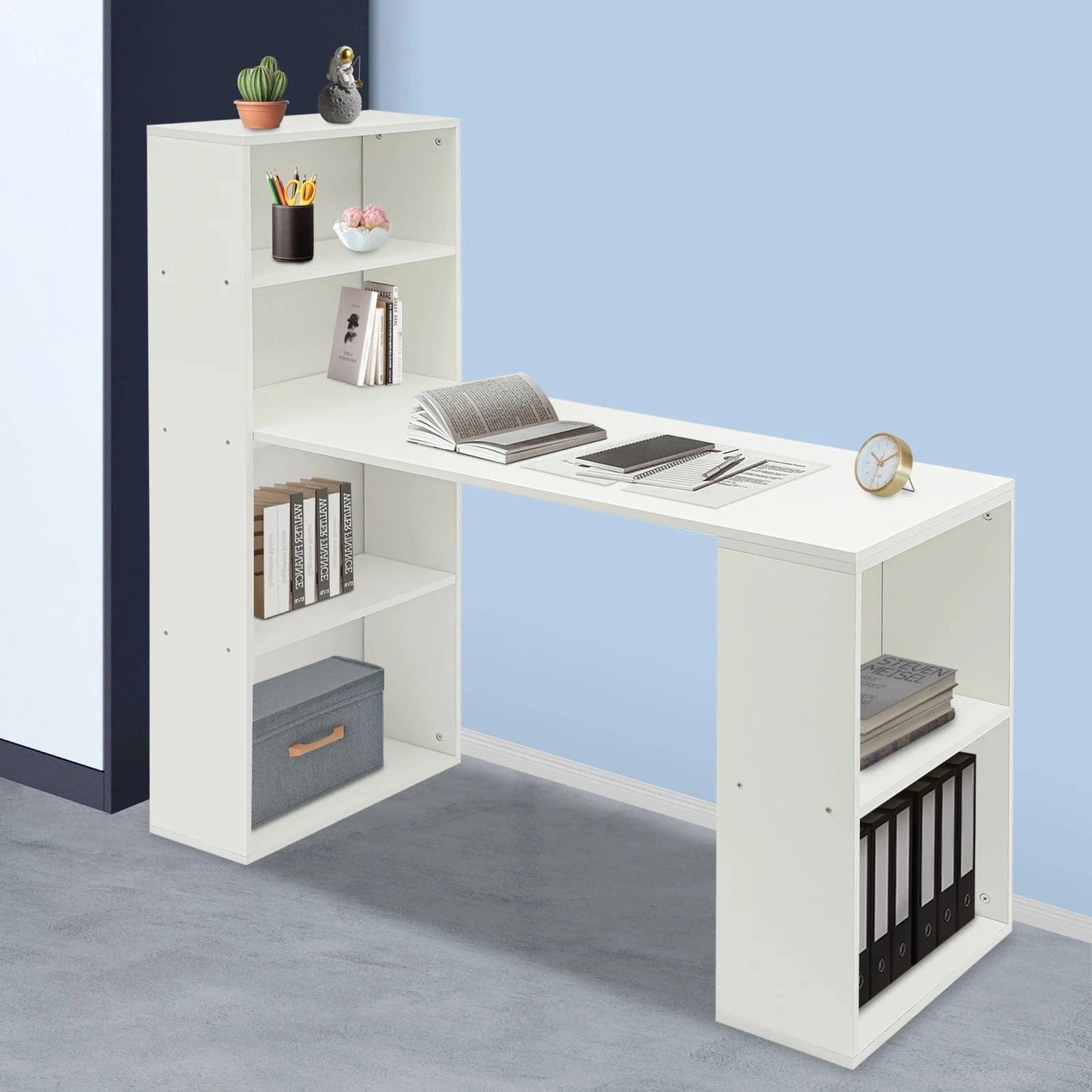 Bureau informatique avec étagère