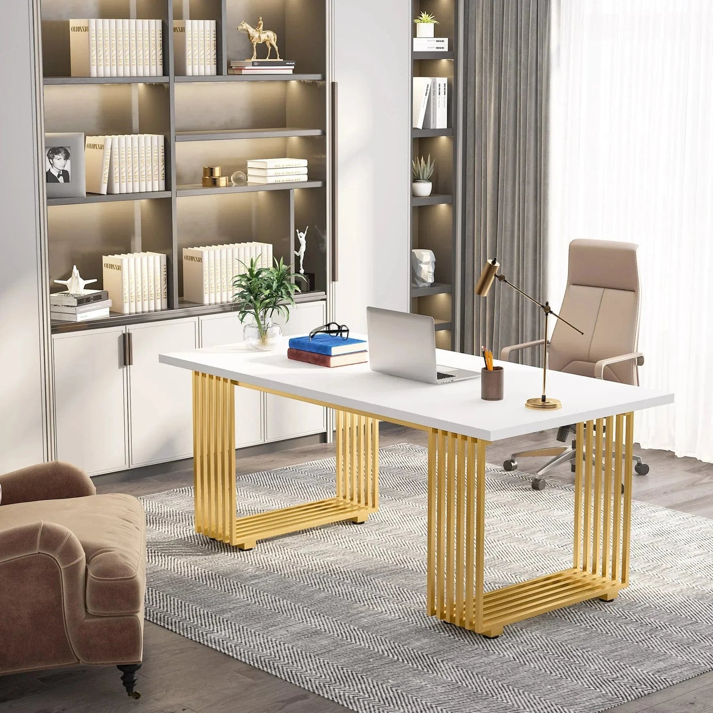 Bureau blanc et doré
