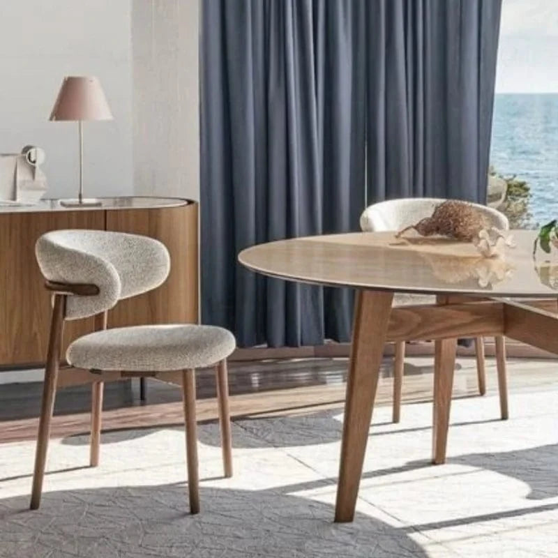 Chaise en bois massif design nordique