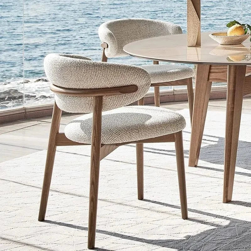 Chaise en bois massif design nordique