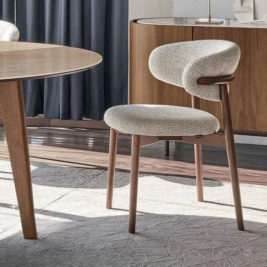 Chaise en bois massif design nordique