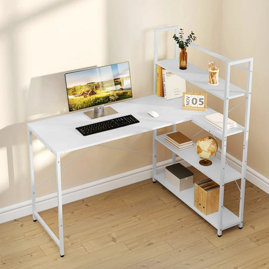 Bureau blanc équipé d'une étagère