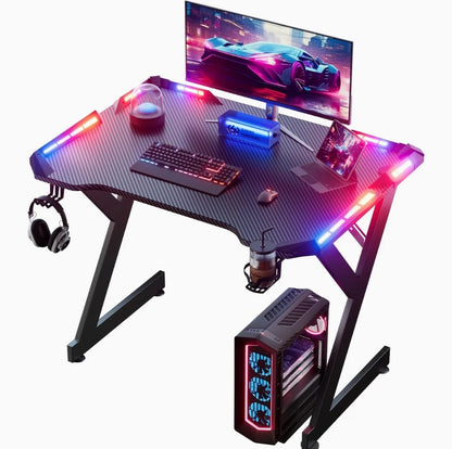 Bureau gamer LED RGB en configuration double écran