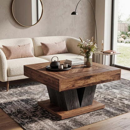 Table basse carrée design angulaire dans un séjour