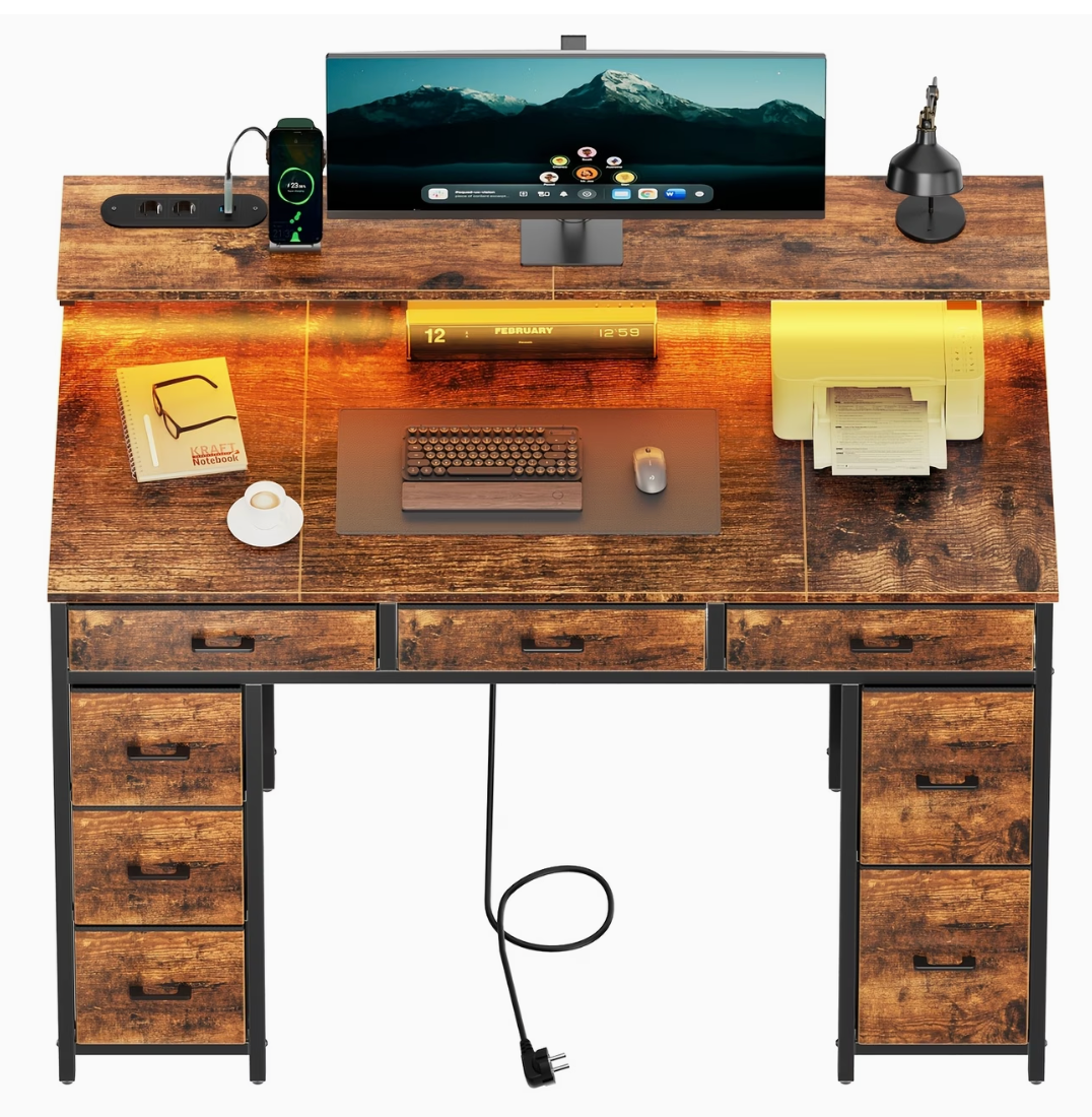 Bureau bois et noir 8 tiroirs, vue de face avec étagère, prises intégrées et éclairage