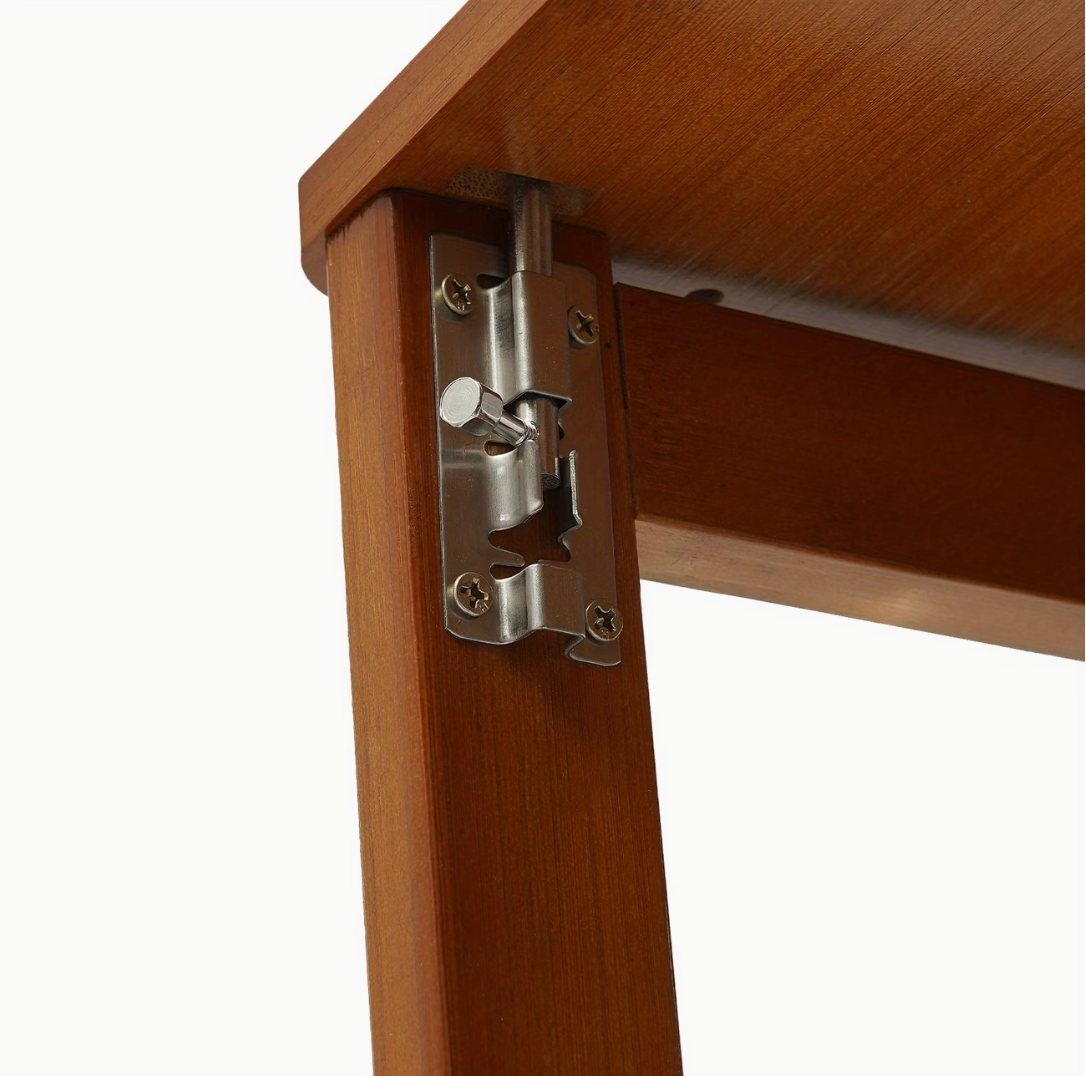 Détail de la charnière métallique de verrouillage du bureau pliable en bois, finition ébène
