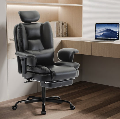 Fauteuil de bureau matelassé noir installé dans un bureau