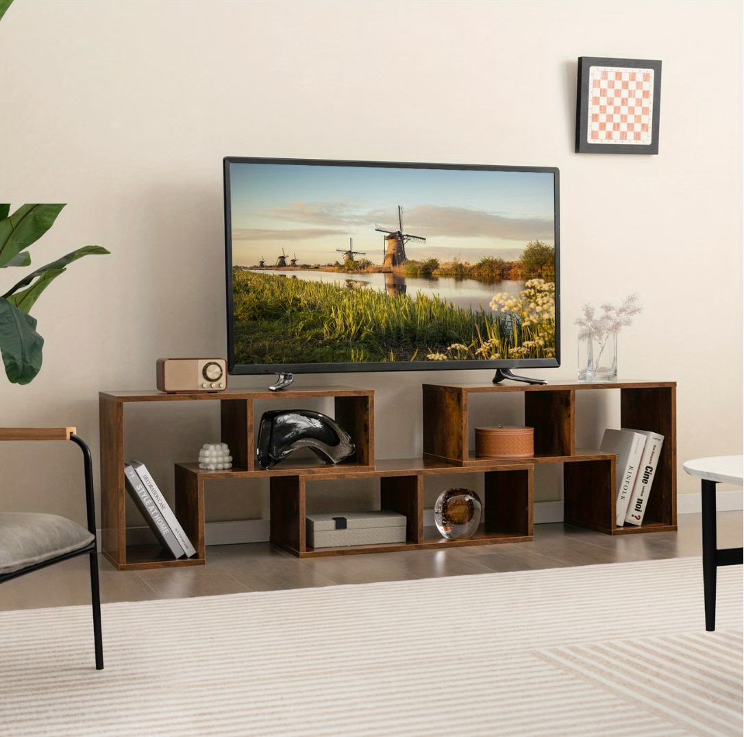 Meuble télé modulable bois ébène dans un salon, avec livres et décoration