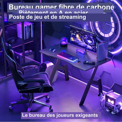Bureau gamer fibre de carbone en poste de jeu et de streaming